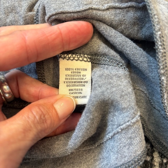 Abercrombie & Fitch Large Top Muscle Gray Long Sleeve - Picture 12 of 12